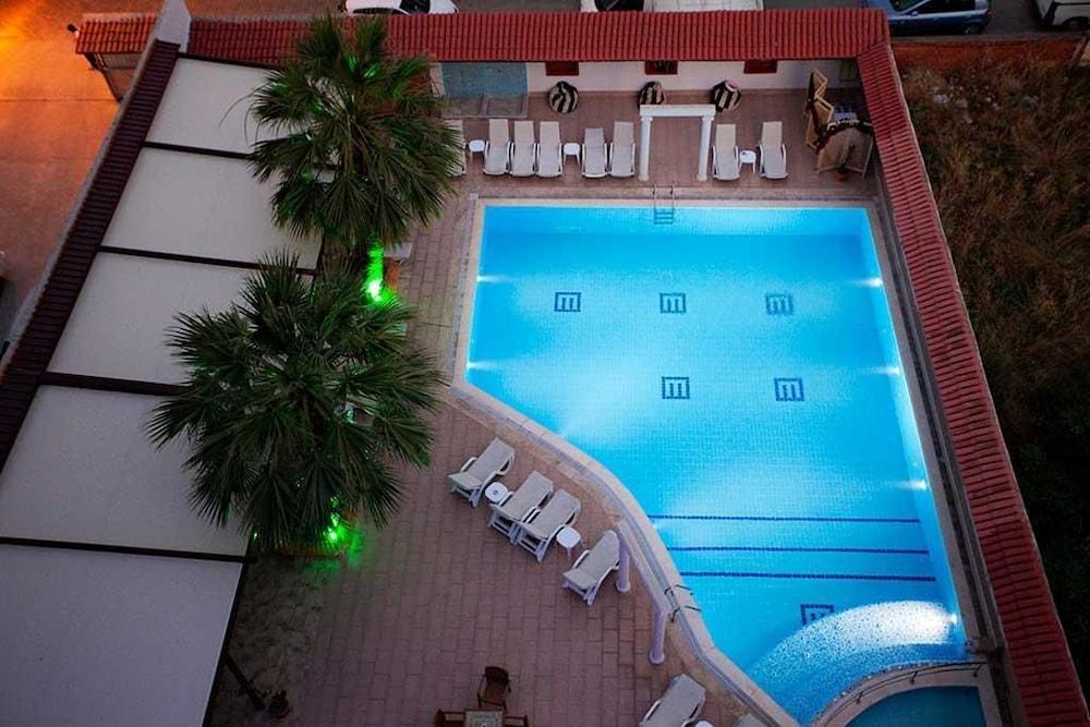 Duqqan Deluxe Hotel 쿠사다시 외부 사진